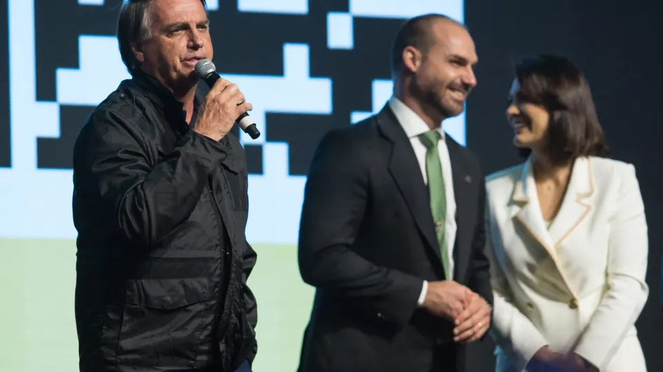 Rachas no PL e na família Bolsonaro extrapolam aliança com Ciro Gomes e se estendem a outros estados Rachas no PL e na família Bolsonaro extrapolam aliança com Ciro Gomes e se estendem a outros estados