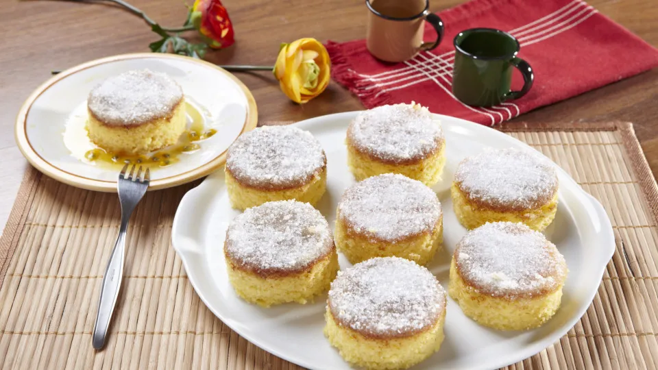 Hora do lanche: veja como preparar um delicioso Bolo de Maracujá