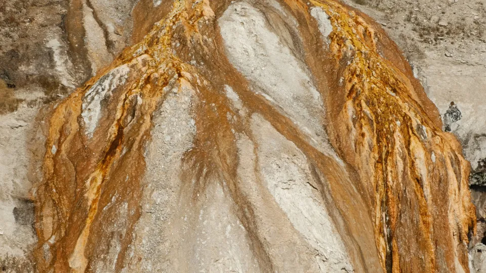 Por que o núcleo da Terra está vazando ouro?