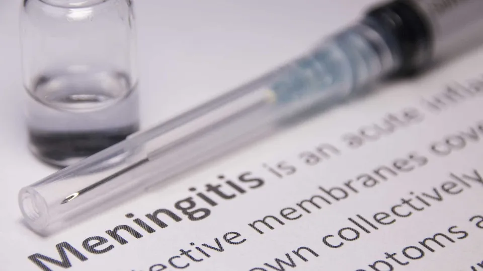 Entenda o que é meningite meningocócica bacteriana, doença em surto na Inglaterra Entenda o que é meningite meningocócica bacteriana, doença em surto na Inglaterra