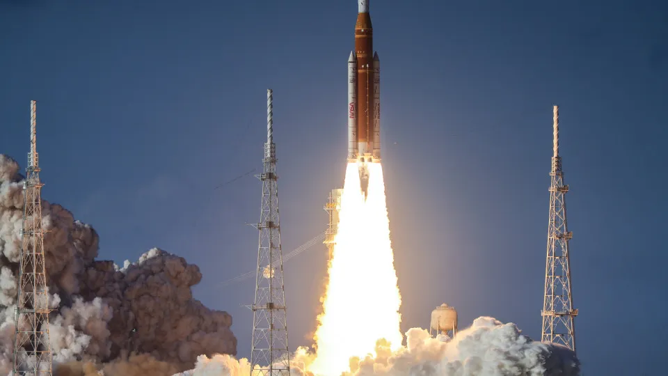NASA corrige falha de comunicação no voo tripulado em torno da Lua