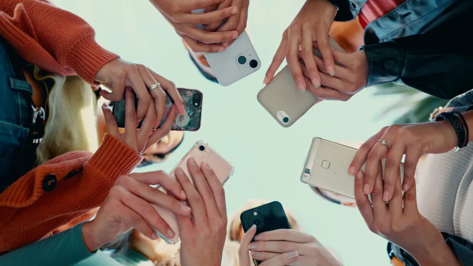 Seis hábitos que podem estar deixando seu celular mais lento; entenda Seis hábitos que podem estar deixando seu celular mais lento; entenda