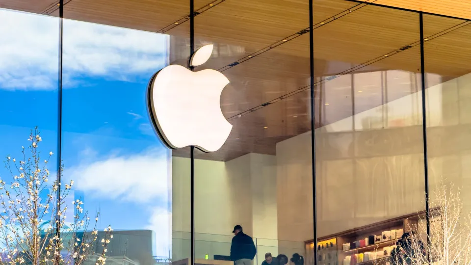 iPhone dobrável pode chegar com poucas unidades e preço alto iPhone dobrável pode chegar com poucas unidades e preço alto